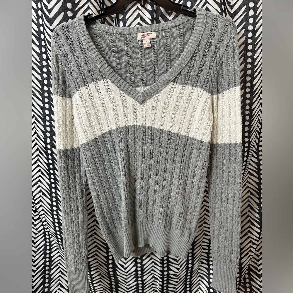 Grey & White Sweater long sleeve